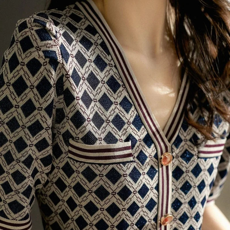 فستان صيفي متوسط الطول من الكروشيه والحياكة | موضة فاخرة جمالية