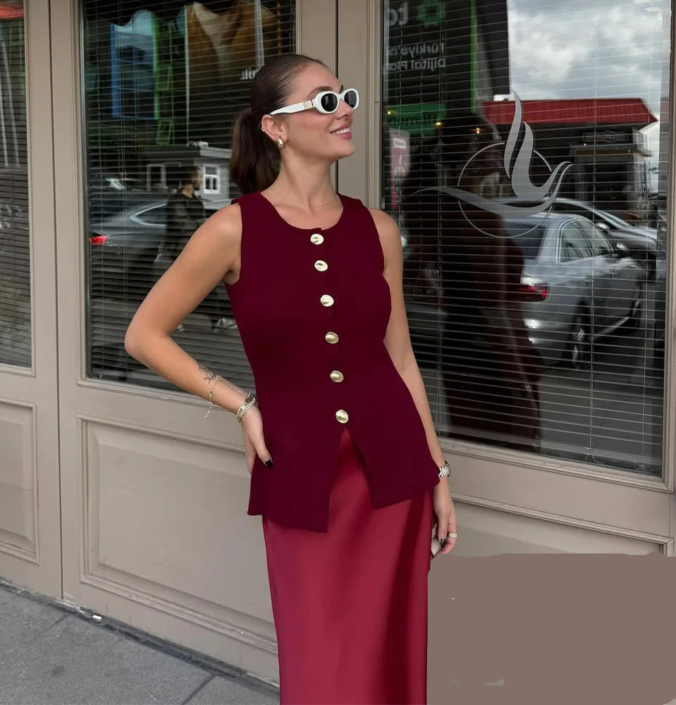 سترة نسائية محبوكة | توب صيفي بدون أكمام برقبة دائرية مع أزرار