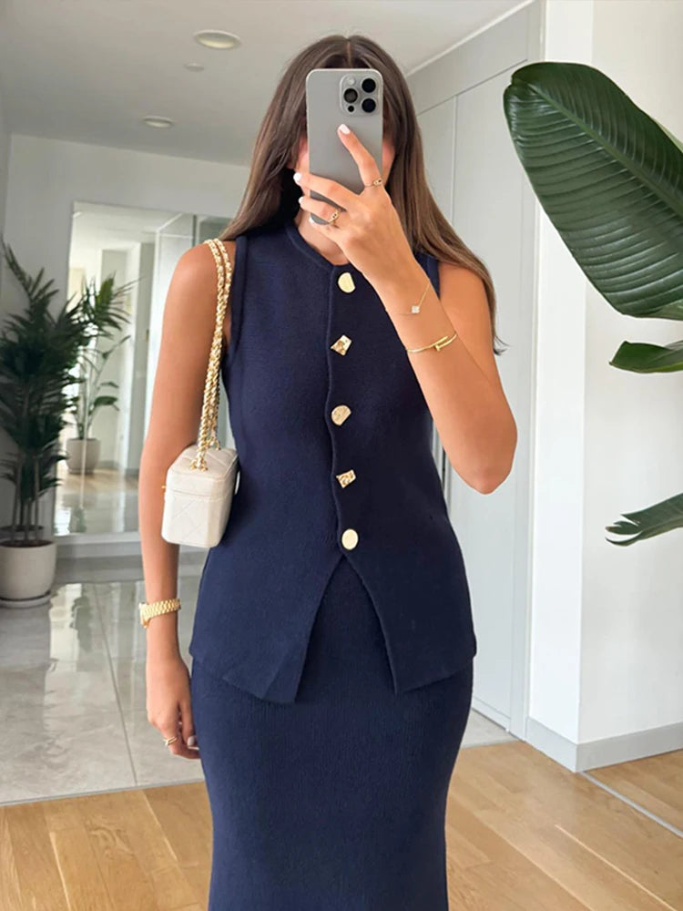 بدلة سترة محبوكة أنيقة - سترة بدون أكمام برقبة دائرية و تنورة ميدي