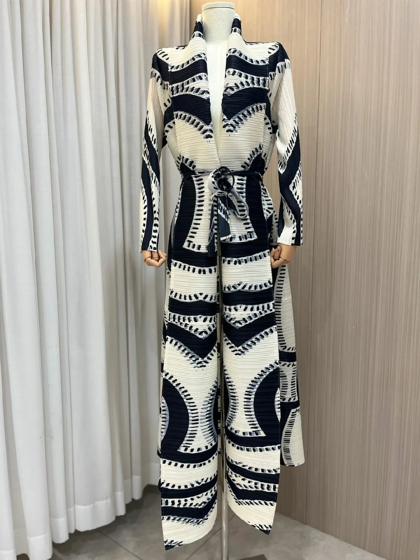 Printed Pleated Coat with Belt | Loose Long Contrast Color Coat