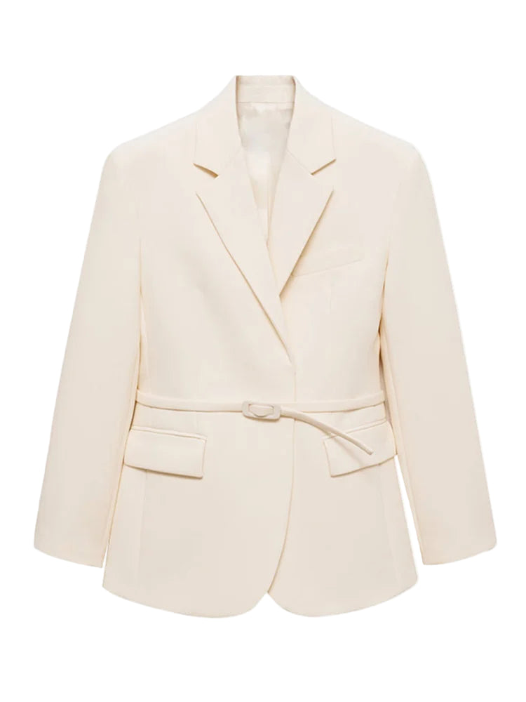 طقم جاكيت بدلة ضيق مع حزام وبنطلون واسع ذو فتحات جانبية