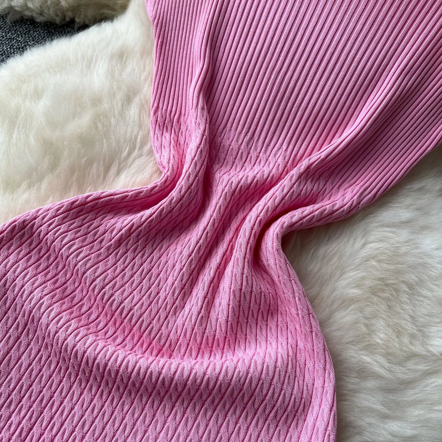 فستان جينز طويل مع قطع متداخلة | ياقة على شكل حرف V ضيق الأكمام القصيرة