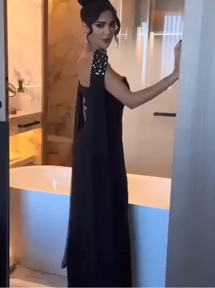 Luxury Strapless Column Prom Dress with Beadings & Elegant Long Sleeves