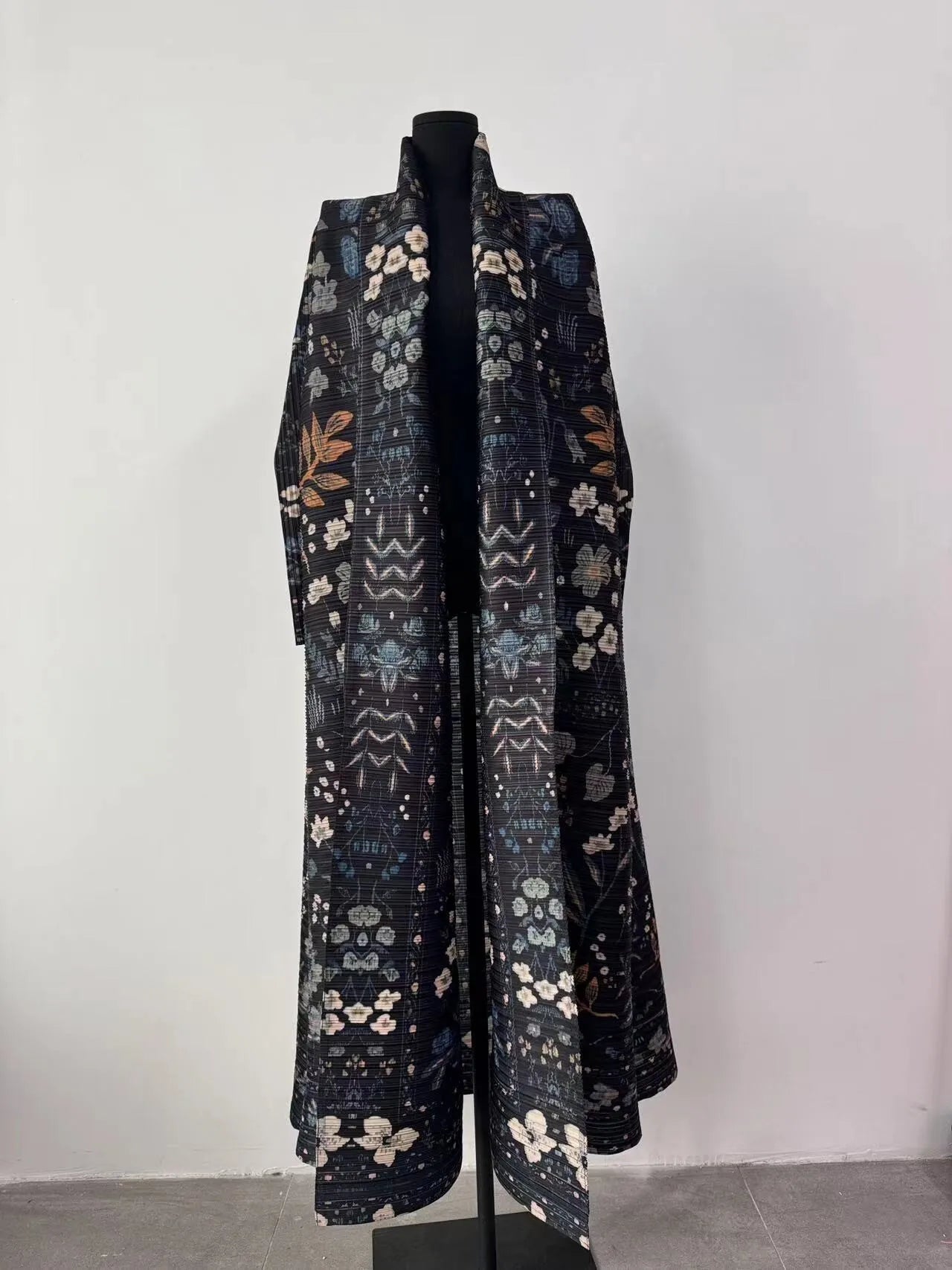 Printed Pleated Coat with Belt | Loose Long Contrast Color Coat