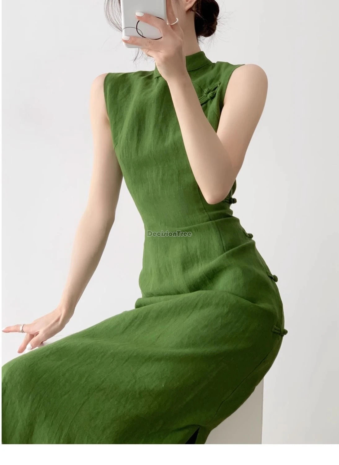 Vintage Style Qipao Dress – Sleeveless Waist Cinching